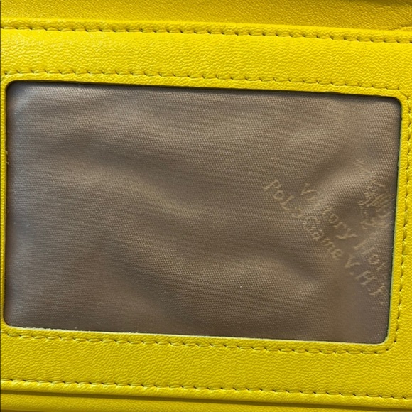 ๐ฅ๐ฅ๐ฅYellow Glossy Wallet with Subtle Pattern with excellent condition - Picture 5 of 11